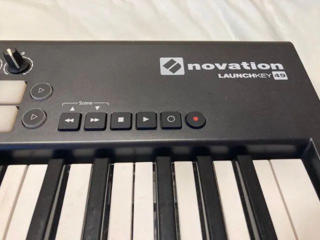 teclado e controlador midi launchkey novation mkii 49 teclas - Foto 2