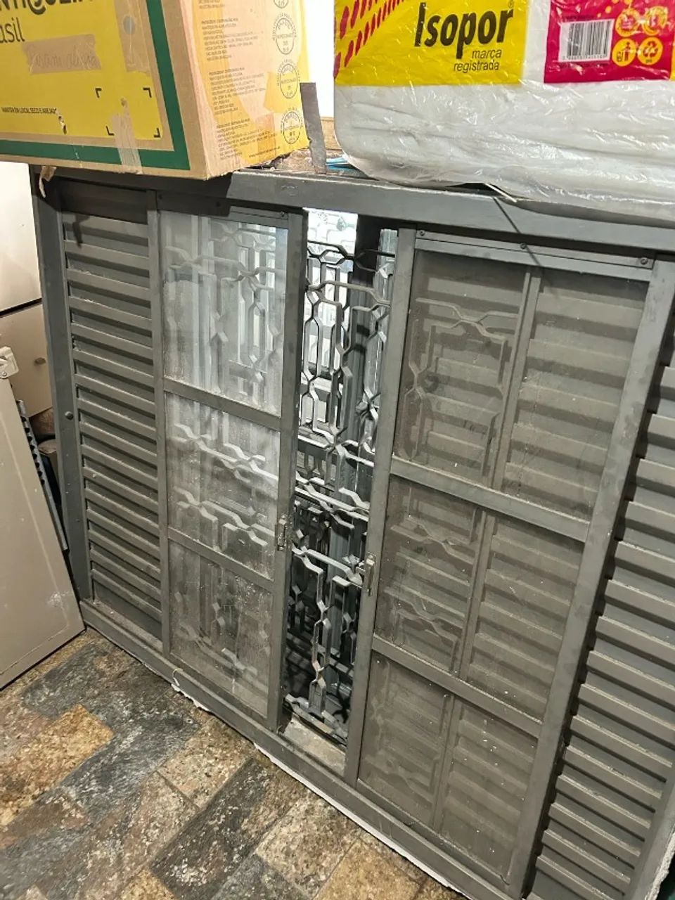 Janelas de aço, 4 folhas, com vidro e grade  - Foto 2