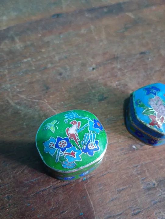 Antigo par de porta anel/ jóias em metal e cloisone <br><br>3 cm<br> - Foto 5