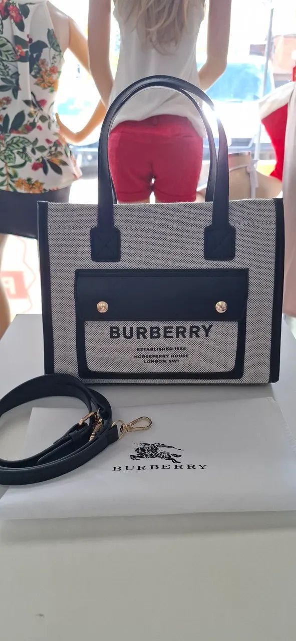 Bolsa Burberry cinza nova - Foto 4
