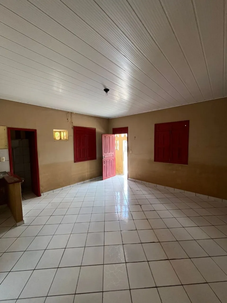Aluga-se apartamento.