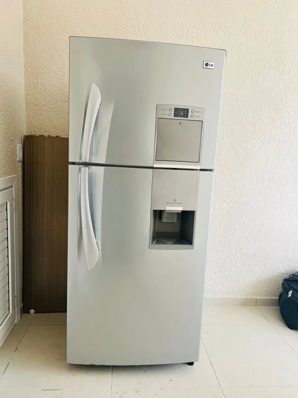 Geladeira LG com Dispenser de Água em excelente estado por apenas R$1900