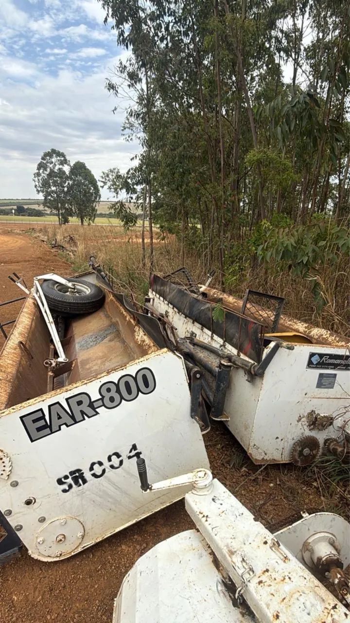 Motoniveladora Rolo Liso Rolo de Pneus Distribuidor de Agregados  - Foto 5