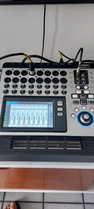 Mesa de Som TouchMix QSC 16 Canais