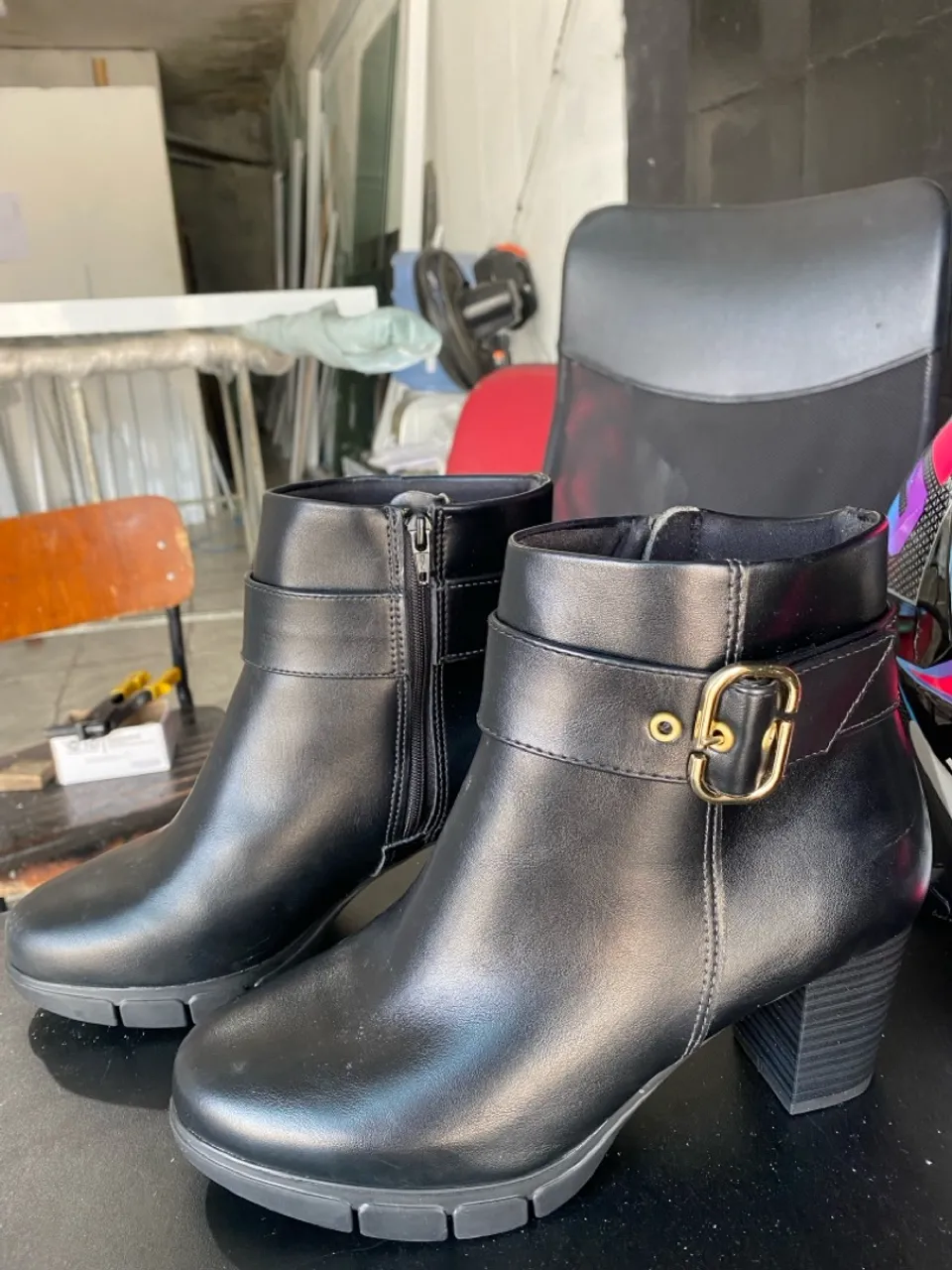 Bota Feminina Preta - Elegância e Conforto N* 36 usada 2x