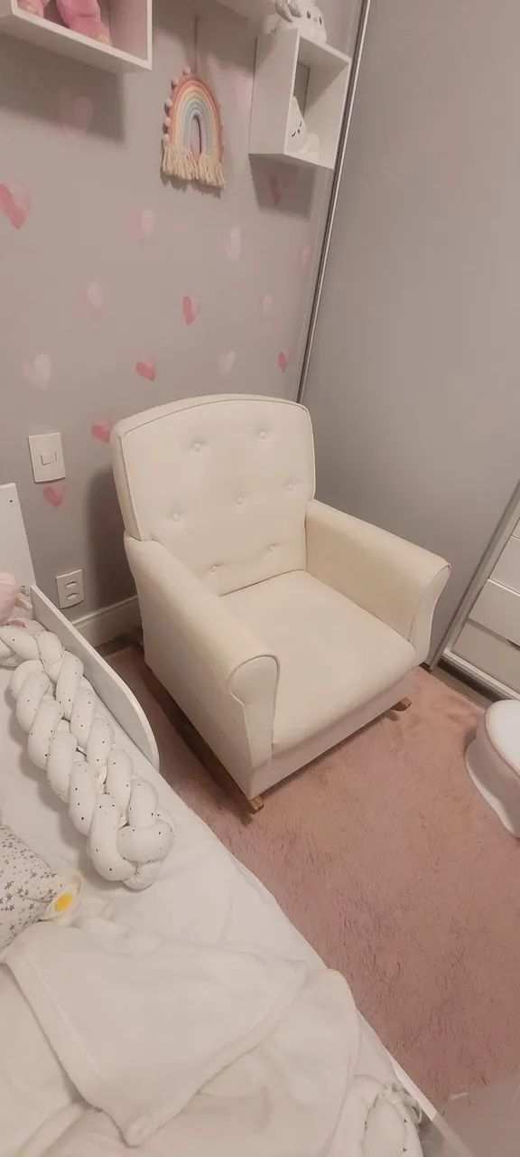 Cadeira de balanço para amamentação