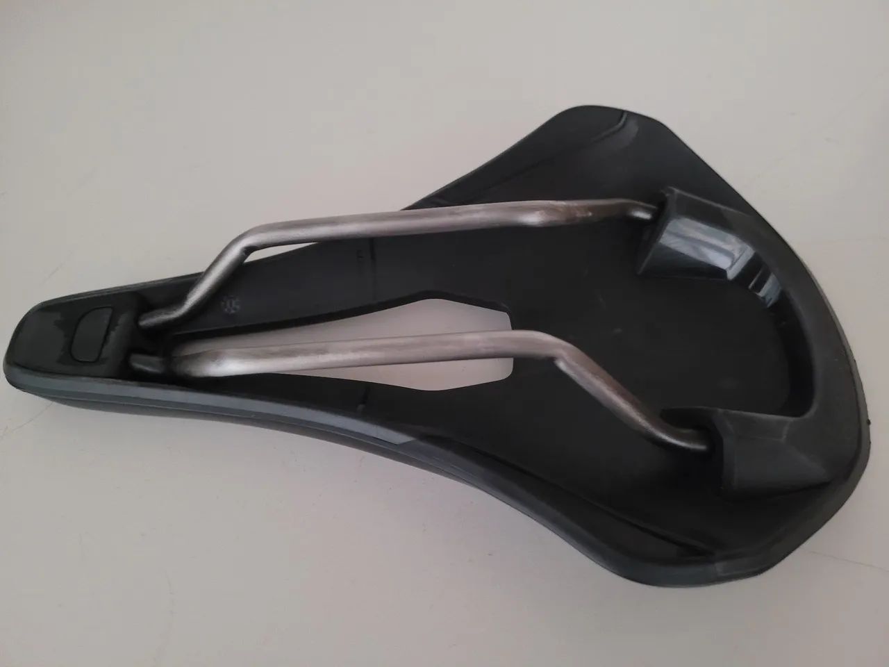 SELIM FIZIK VENTO ARGO R3 PRETO 150MM - Foto 6