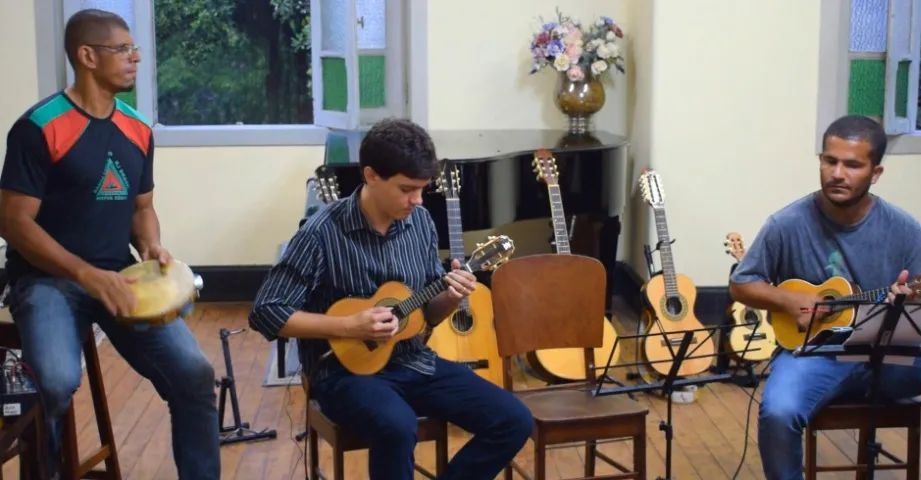 Aulas de Cavaquinho no Centro de Niterói - Foto 3