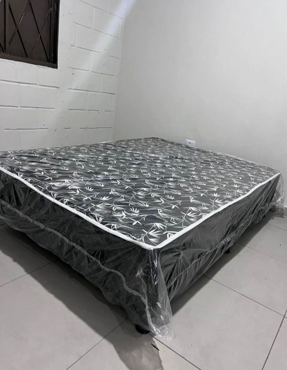 Vendo cama box casal 3cm de espuma acoplada novas 