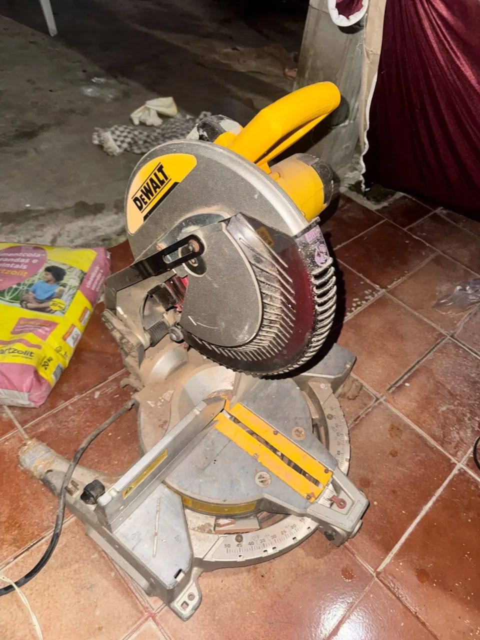 Esquadrijadeira dewalt - Foto 3