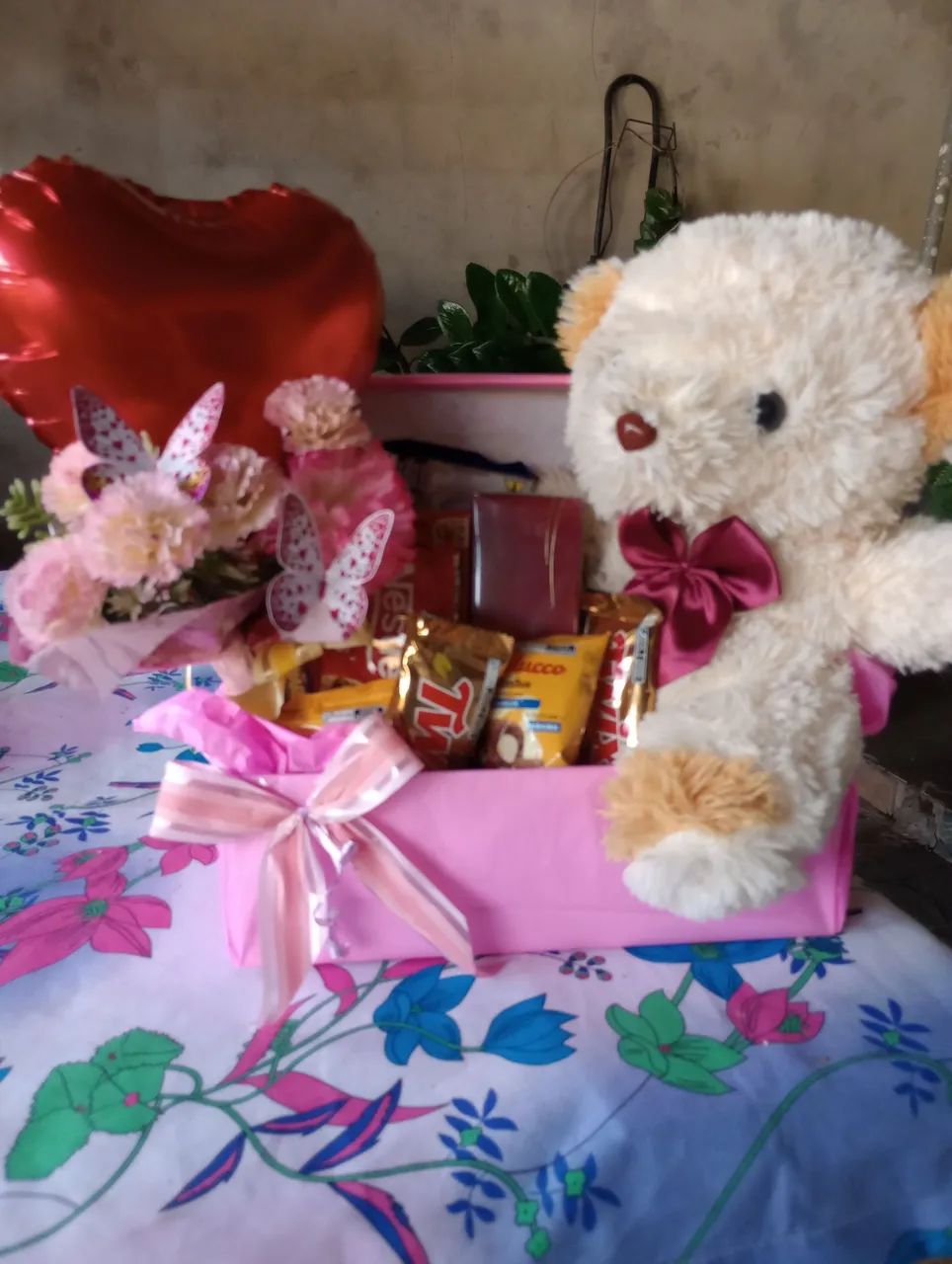 Cesta  de chocolate com pelúcia e Desodorante Luna - Foto 4