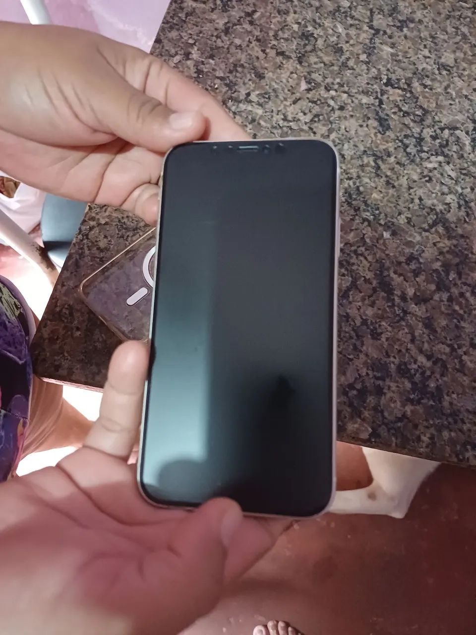 Vende-se iPhone 11 normal. 64 Giga. Saúde de bateria 81%. R$ 900,00. - Foto 2