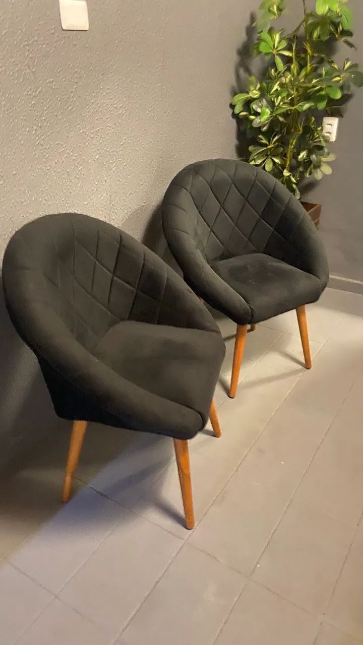 Par de Poltronas Decorativas em Veludo Preto - Estado de Nova - Foto 2