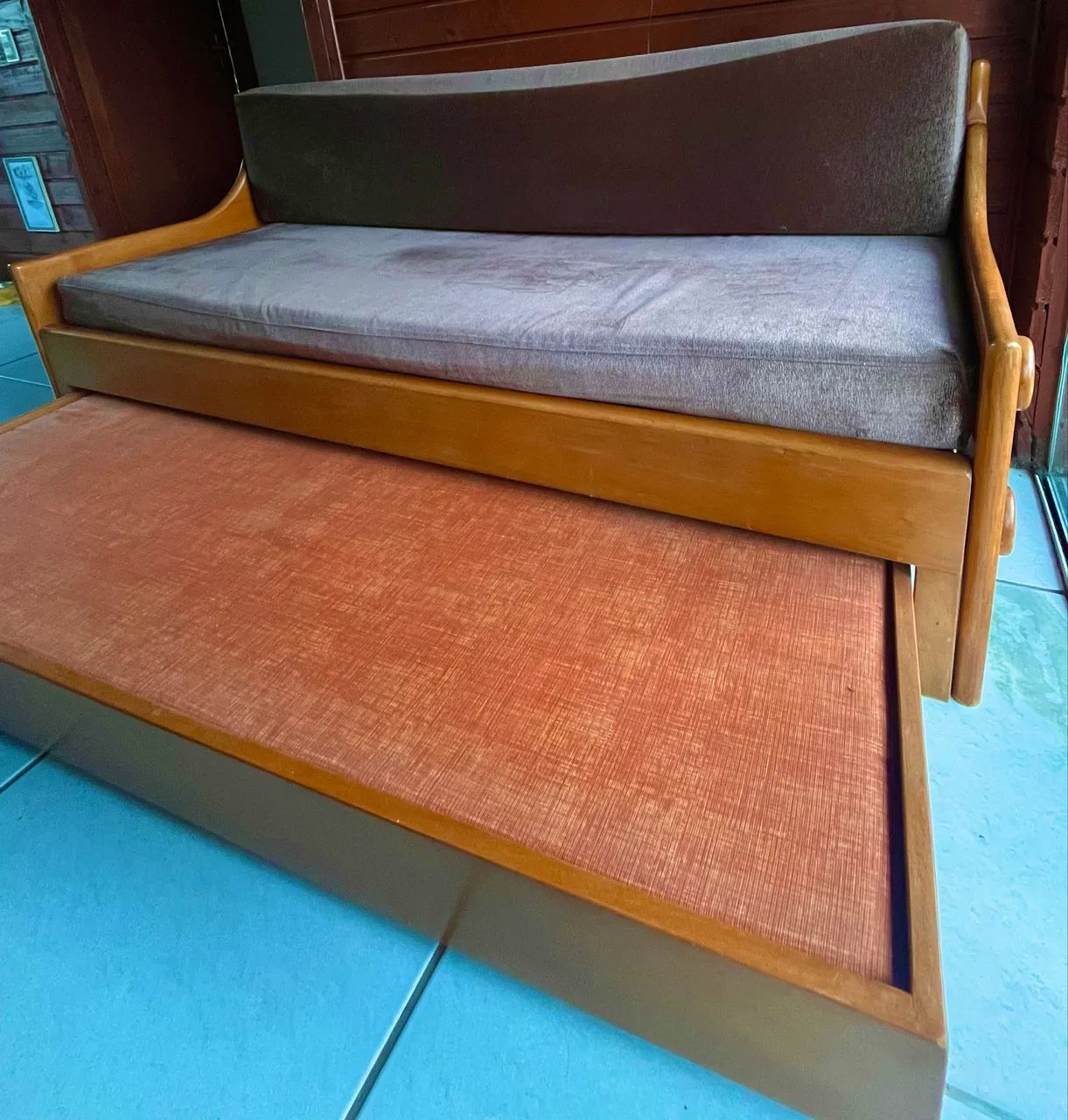 Vendo sofá de madeira maciça  - Foto 4