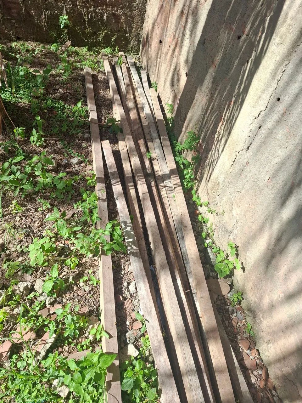 5 telhas brasilit mais 9 Caibo e mais pedaços de telha brasilit  - Foto 3