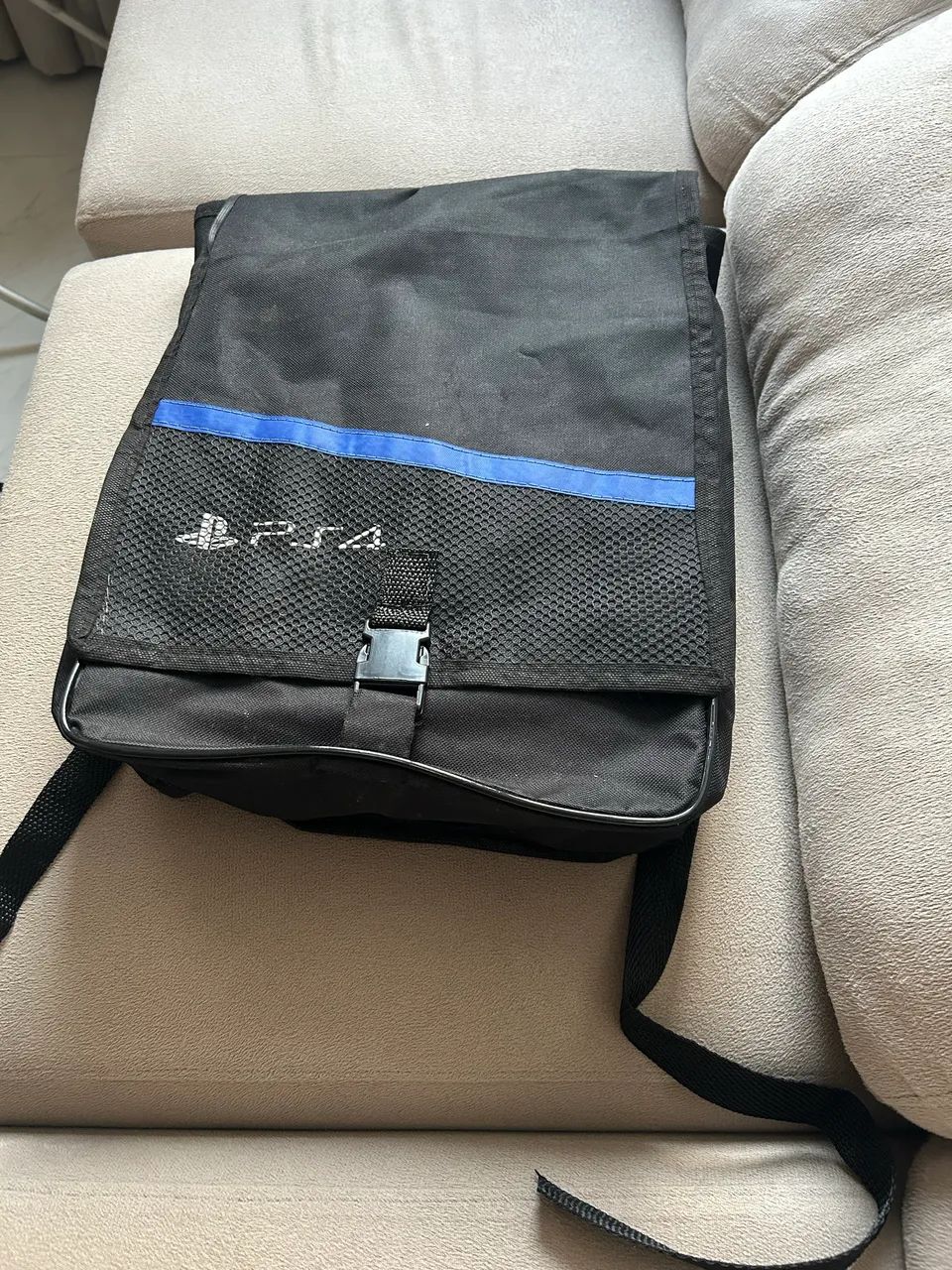 Playstation 4 Pro com defeito