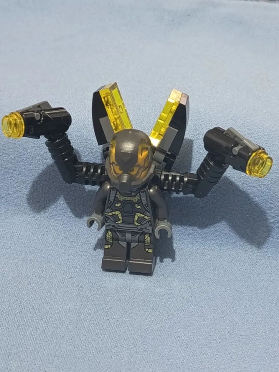 LEGO minifigura Yellow Jacket (Set 76039) (EXTREMAMENTE RARO