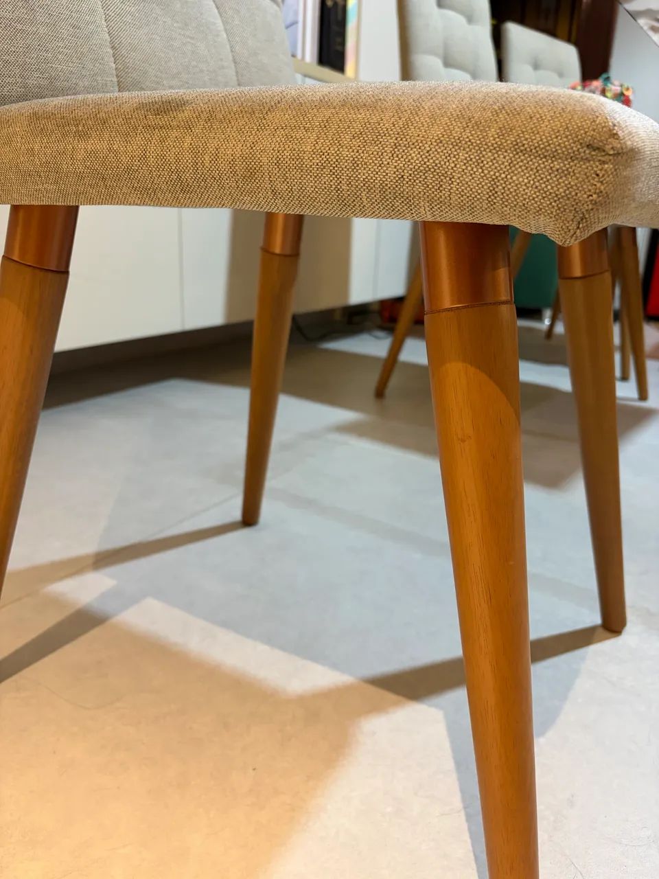 Mesa de jantar 1,40x1,40m com 8 cadeiras  - Foto 4