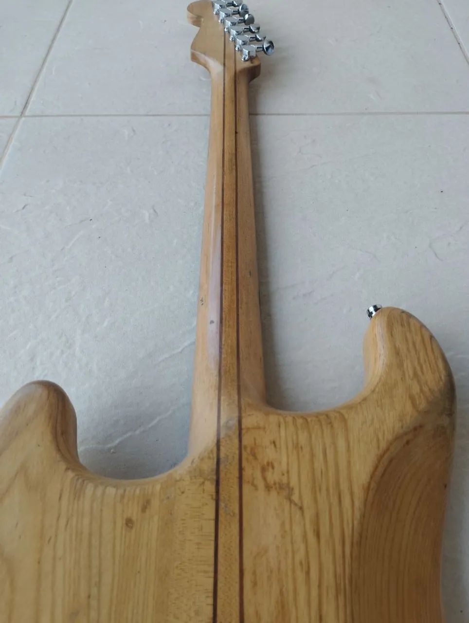 Stratocaster em ash com  braço inteiriço em maple - Foto 4