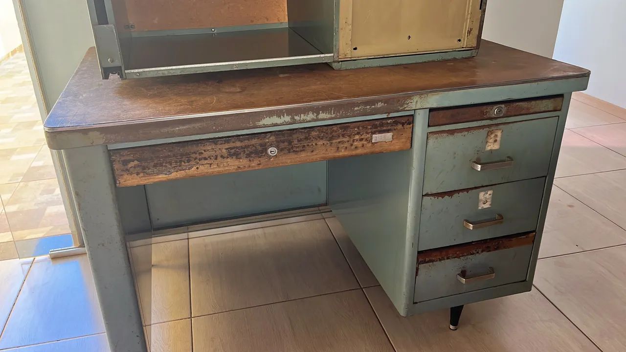 Escrivaninha de ferro industrial marca fiel antiguidade  - Foto 2