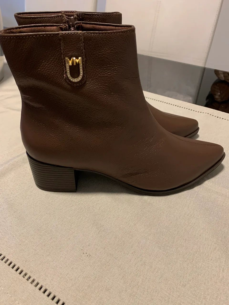 Bota em couro marrom - Foto 3
