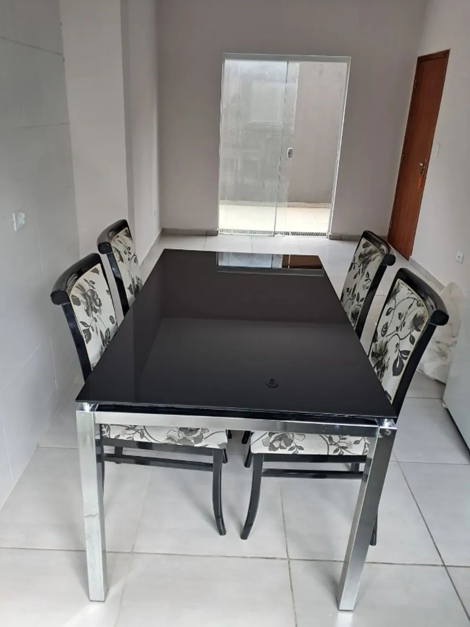 Mesa com 4 cadeiras