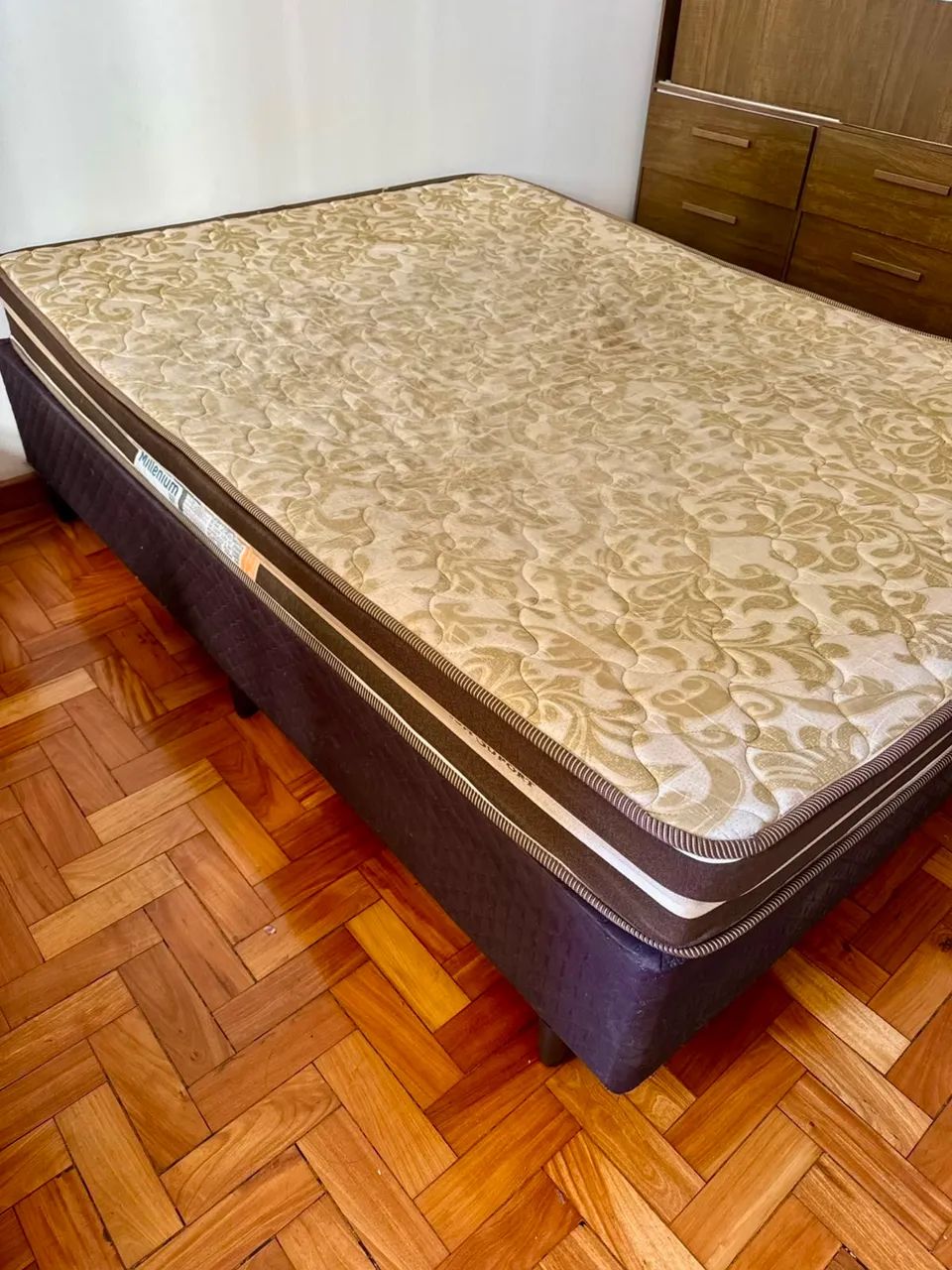 Cama casal com box