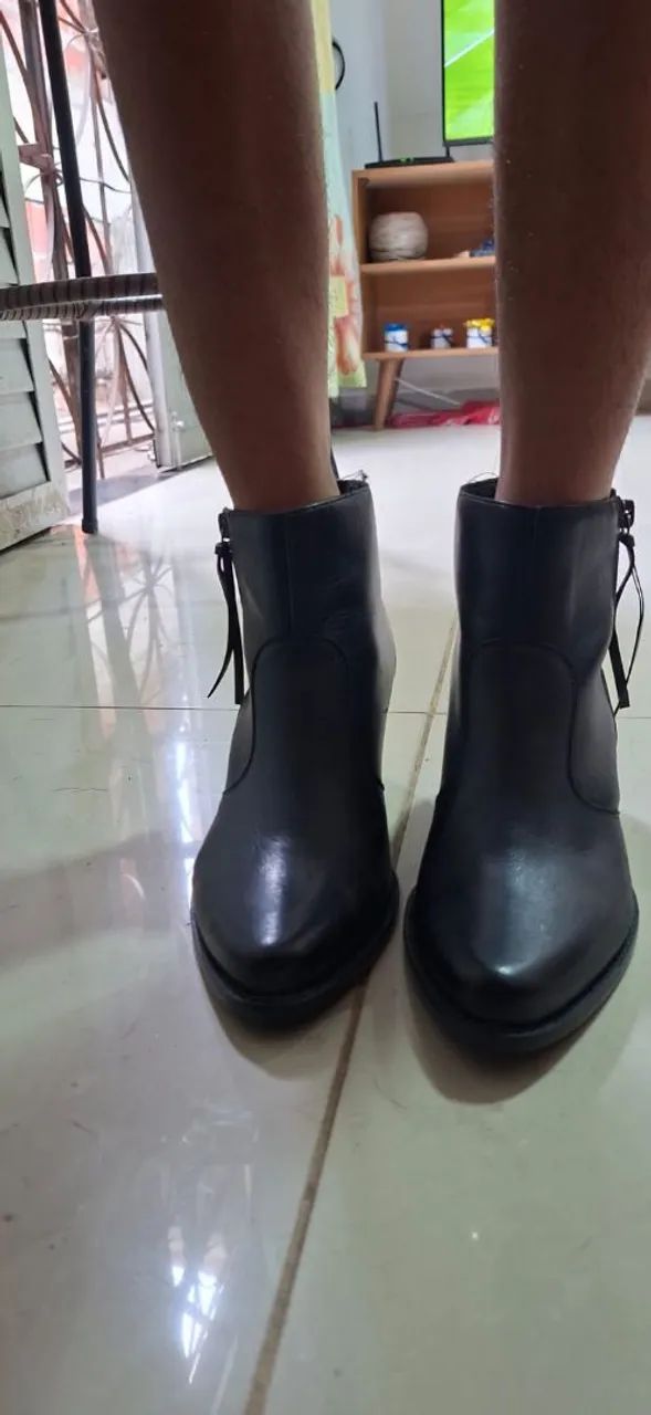 Botas usadas e bem conservadas número 35 - Foto 4