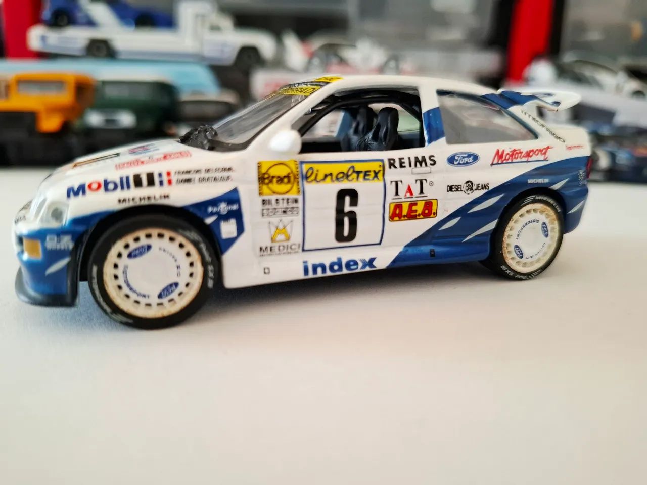 Miniatura Escort RS Cosworth 1:43  - Foto 4
