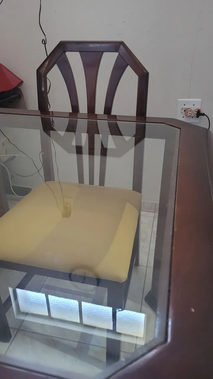 Mesa de jantar com 6 cadeiras