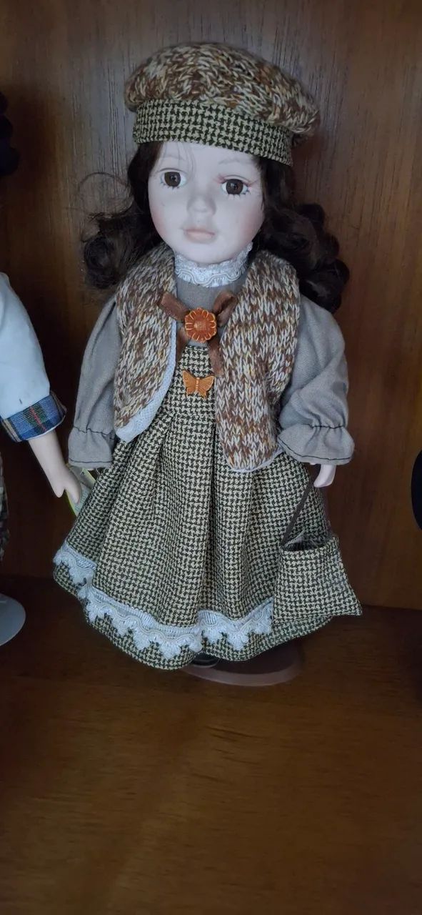 boneca de porcelana 