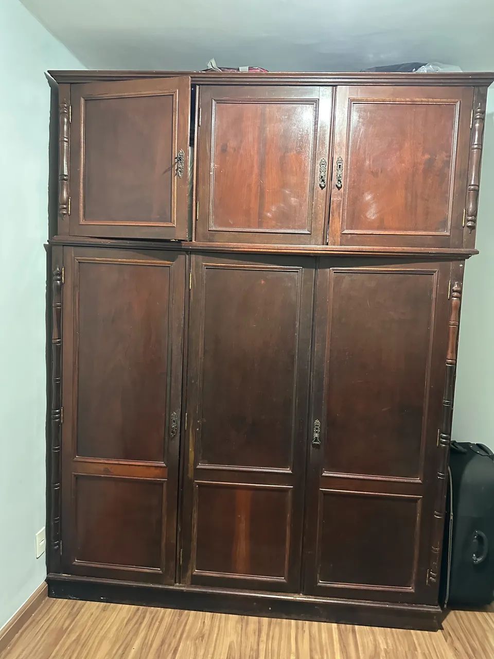 Guarda roupa em sucupira 