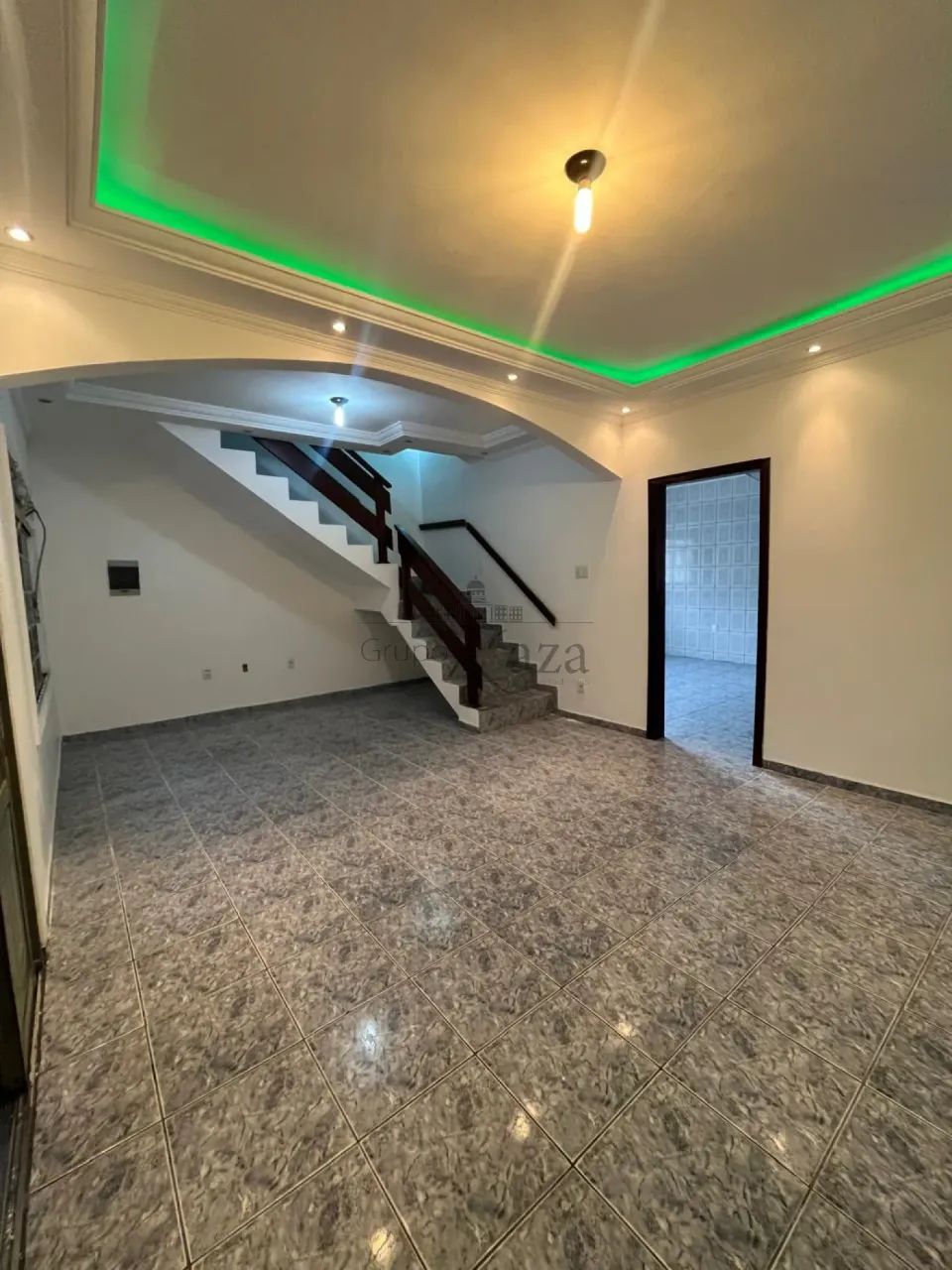 Casa - Sobrado - Bosque dos Eucaliptos - 3 Dormitórios - 150m².
