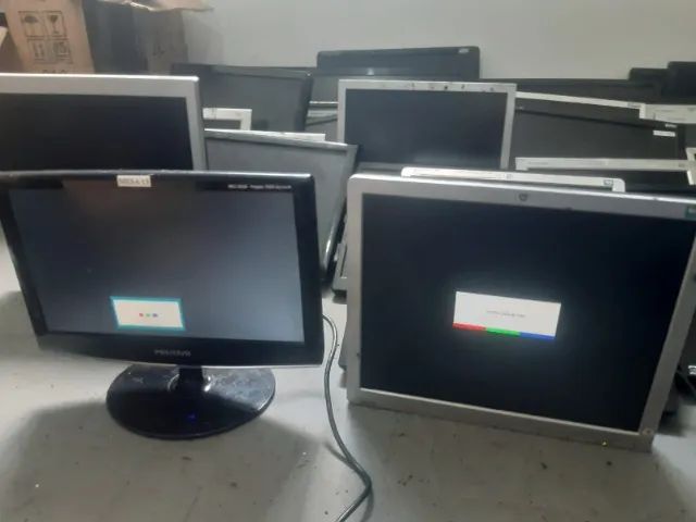 Lote com 39 monitores funcionando