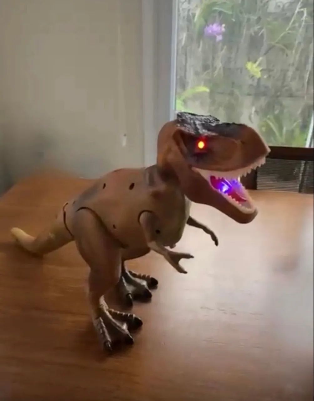 t-rex grande com controle remoto - Foto 4