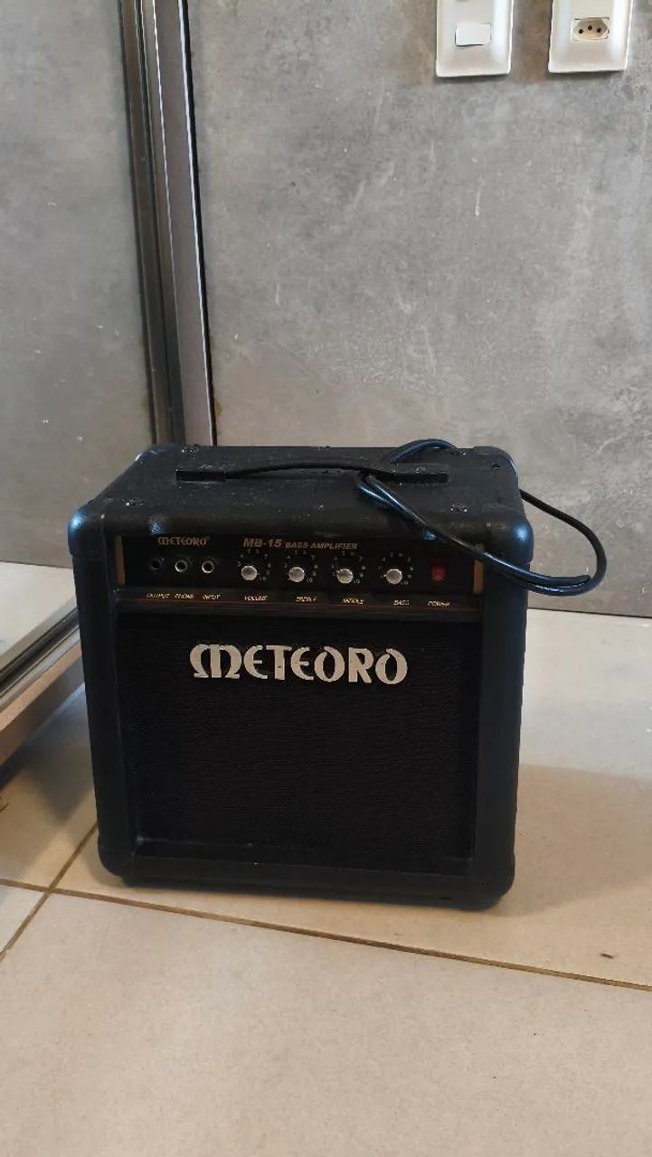 AMPLIFICADOR METEORO MB-15 PARA CONTRABAIXO 15W