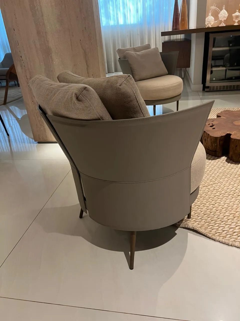 Vendo poltrona giratória Artefacto