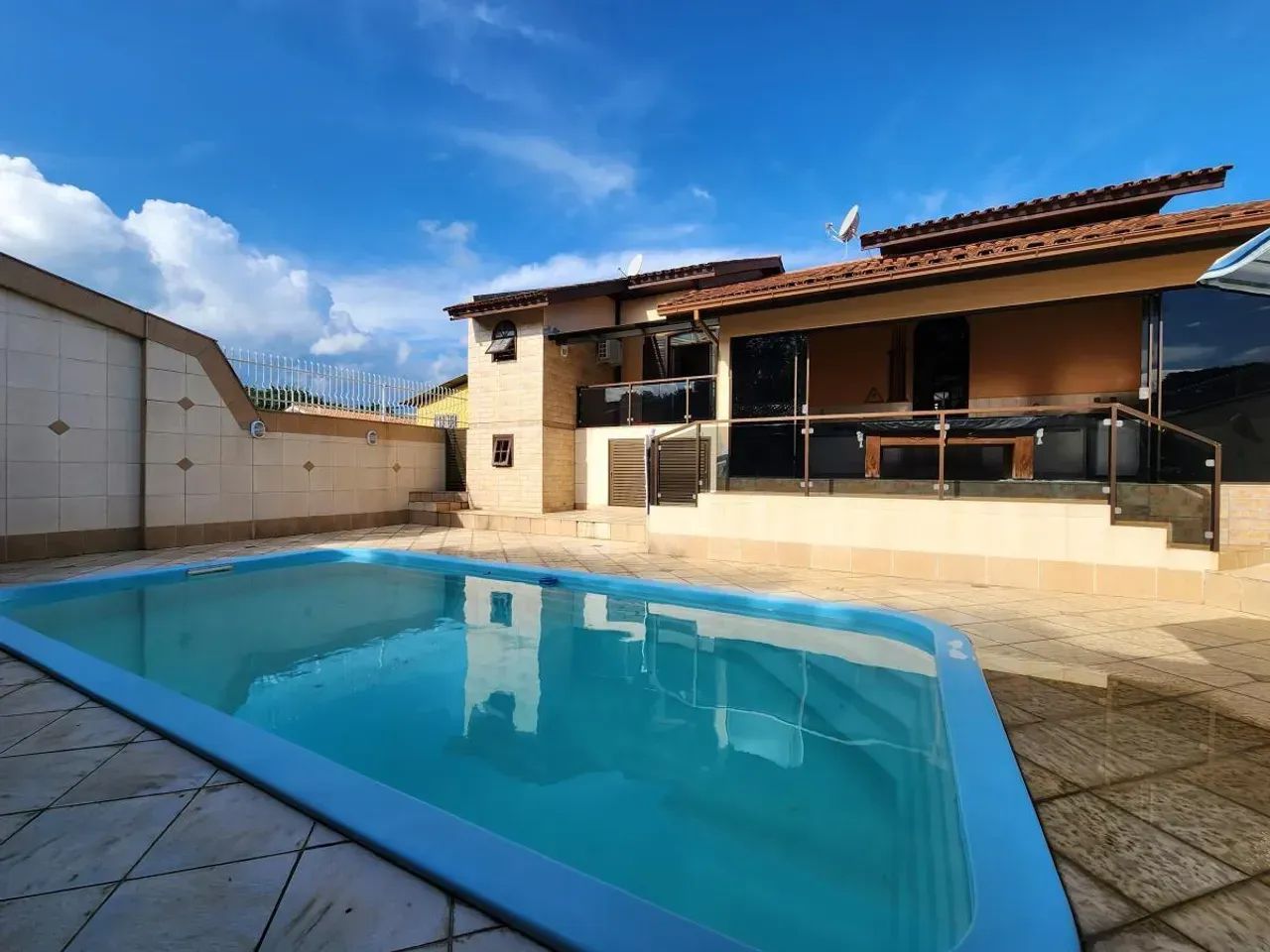 Casa Ampla Com Piscina Próxima ao Centro de Criciúma