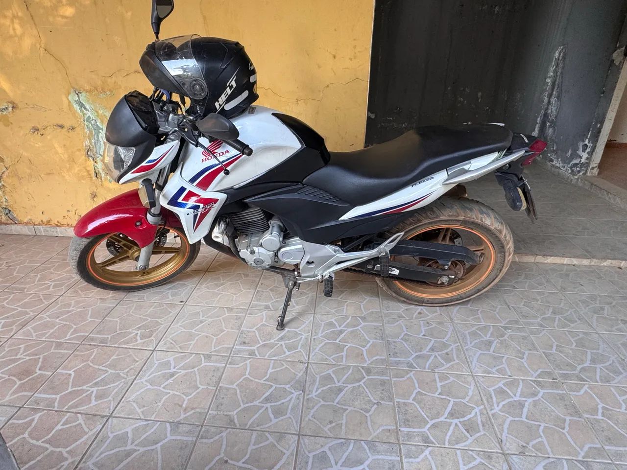 Moto CB 300 modelo 2015 - Foto 2