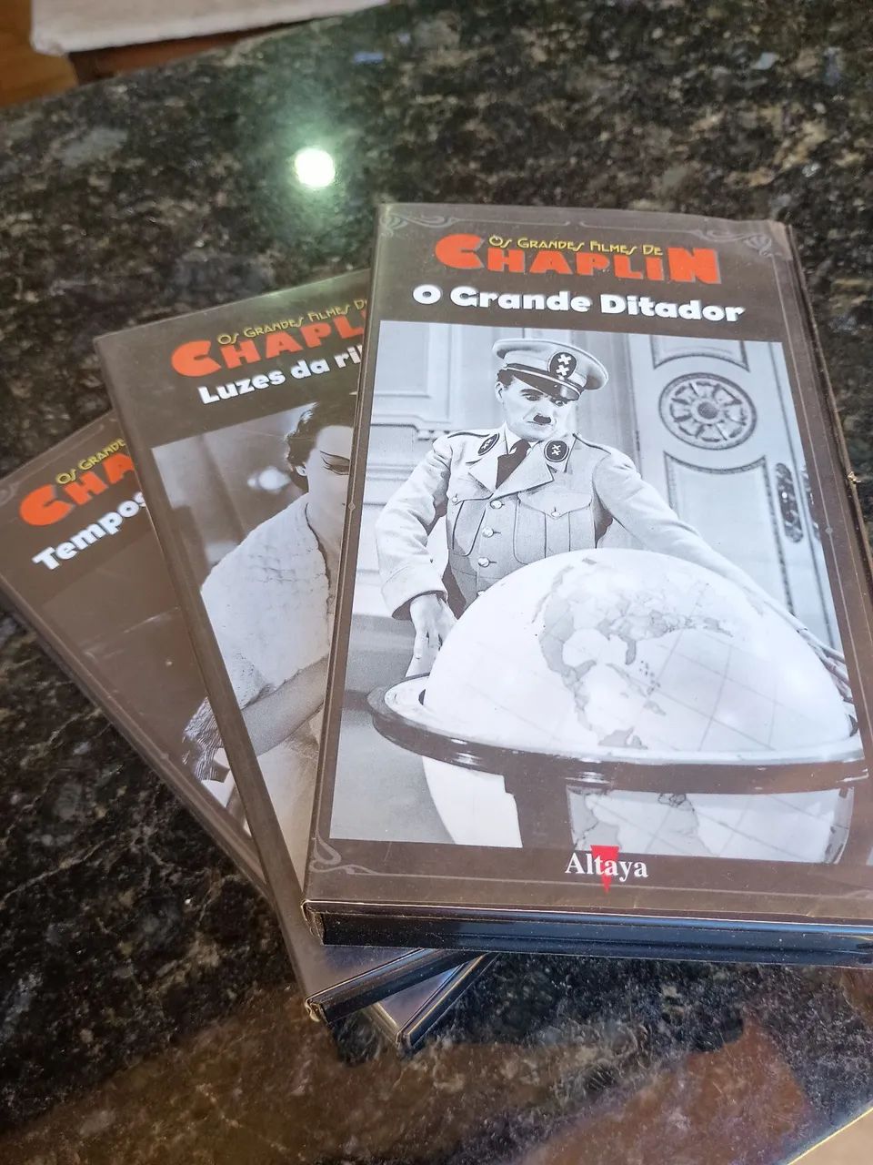 Fita VHS Charlie Chaplin clássicos, 20 reais cada - Foto 3