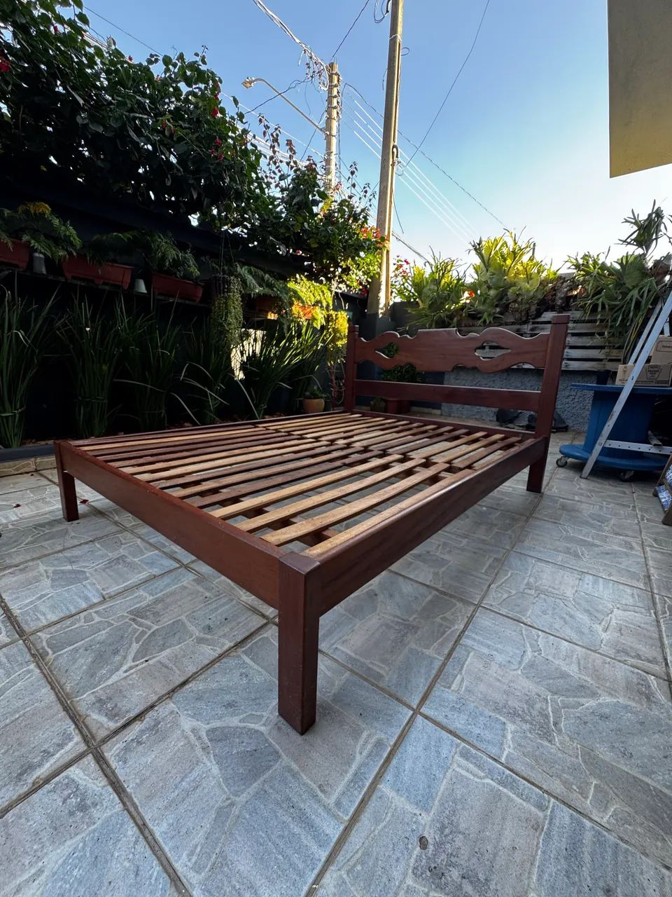 Cama casal em Madeira mogno  - Foto 2