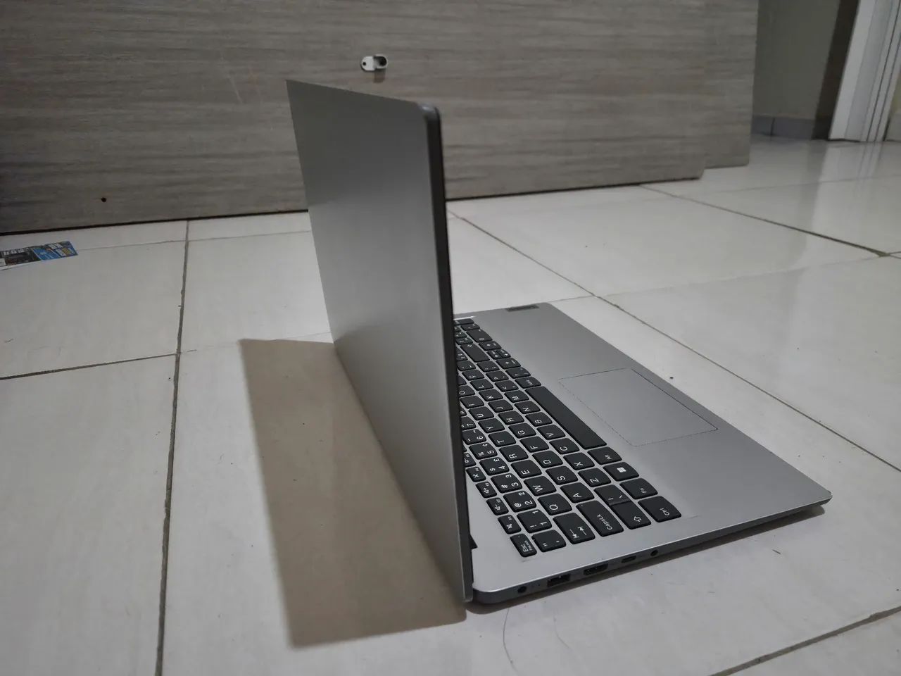 Notebook Lenovo Modelo 2025  - Foto 2