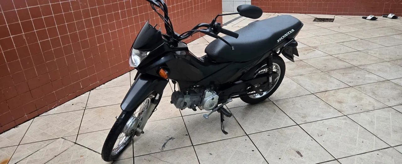 Pop 110 2022/2022. Preta