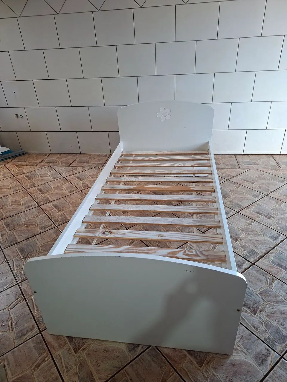 Vendo  uma cama de solteiro 