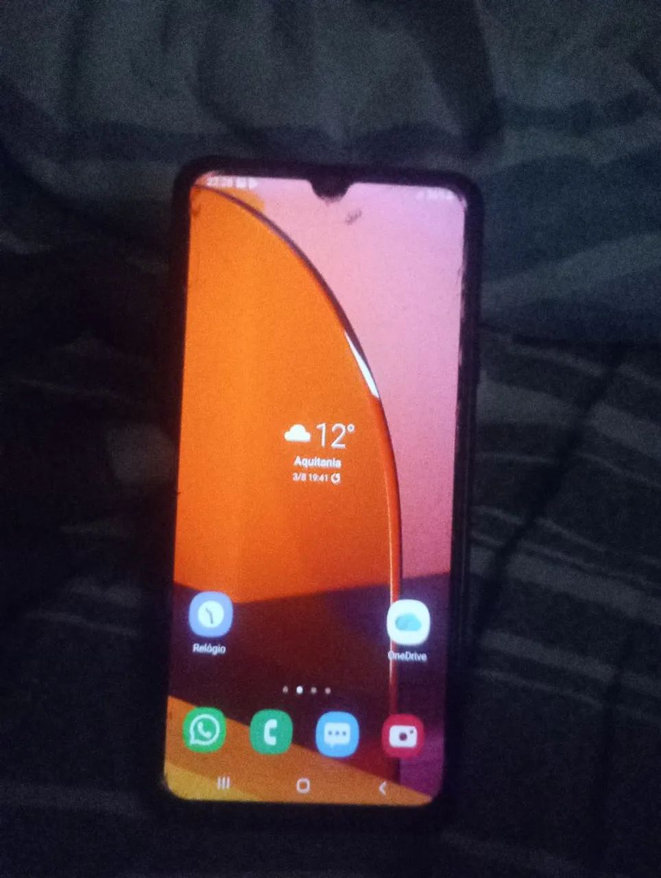Samsung a20 