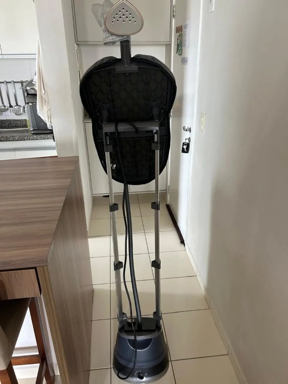 VAPORIZADOR DE ROUPAS VERTICAL. - Foto 2