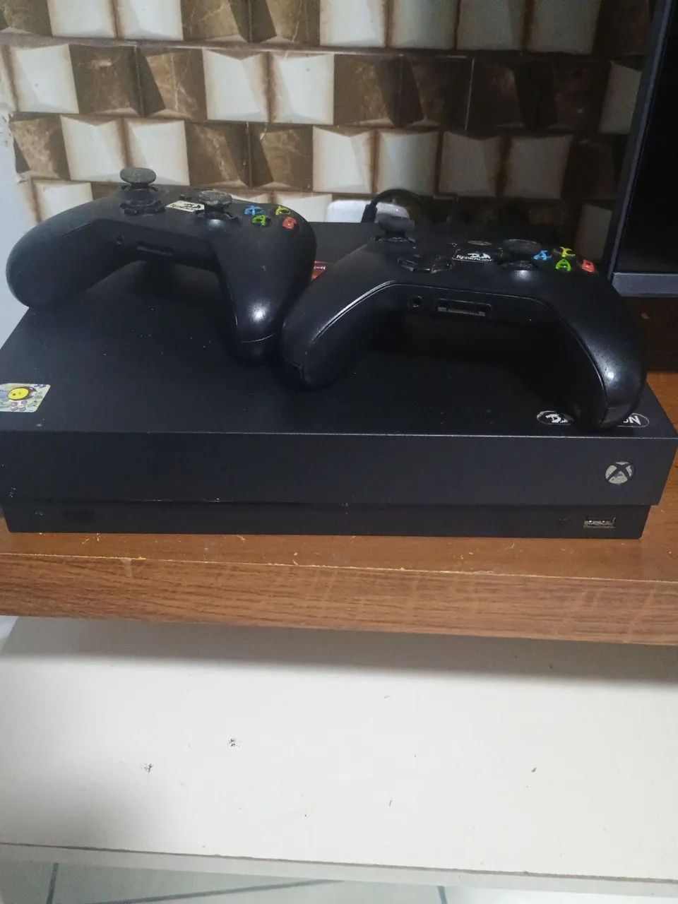 Xbox one X + 2 controles com defeito - Foto 2