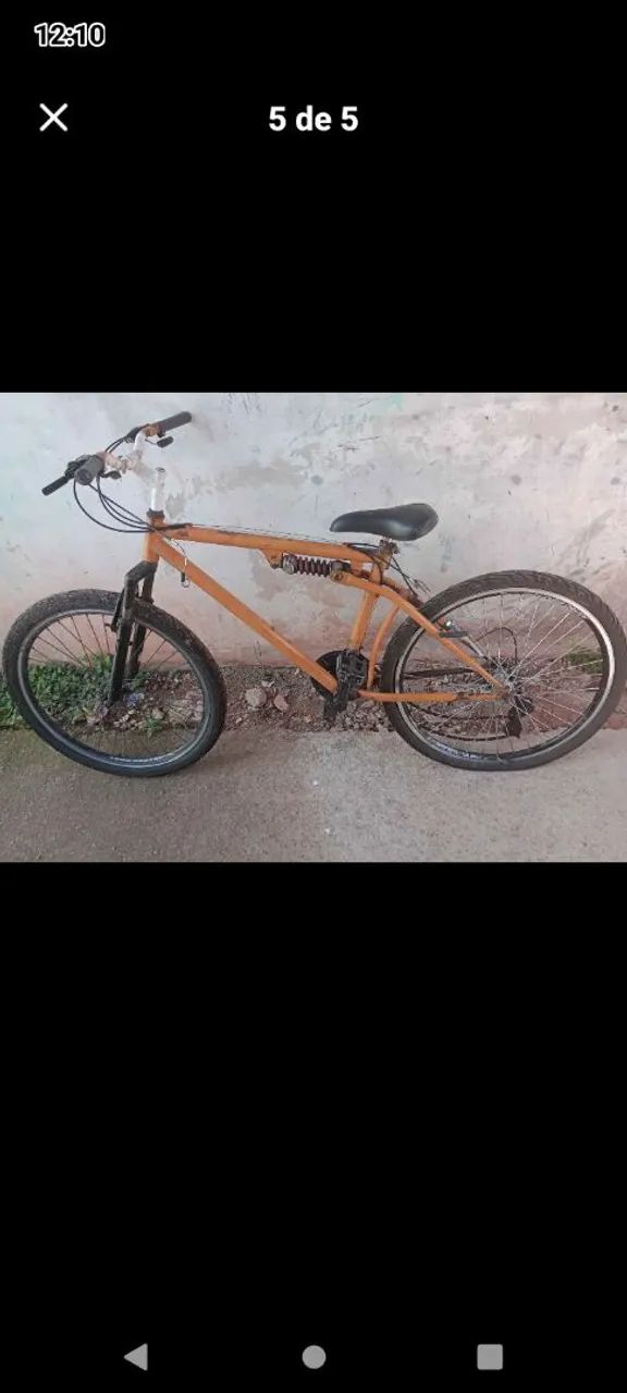 Bicicleta com amortecedor dianteiro e no quadro