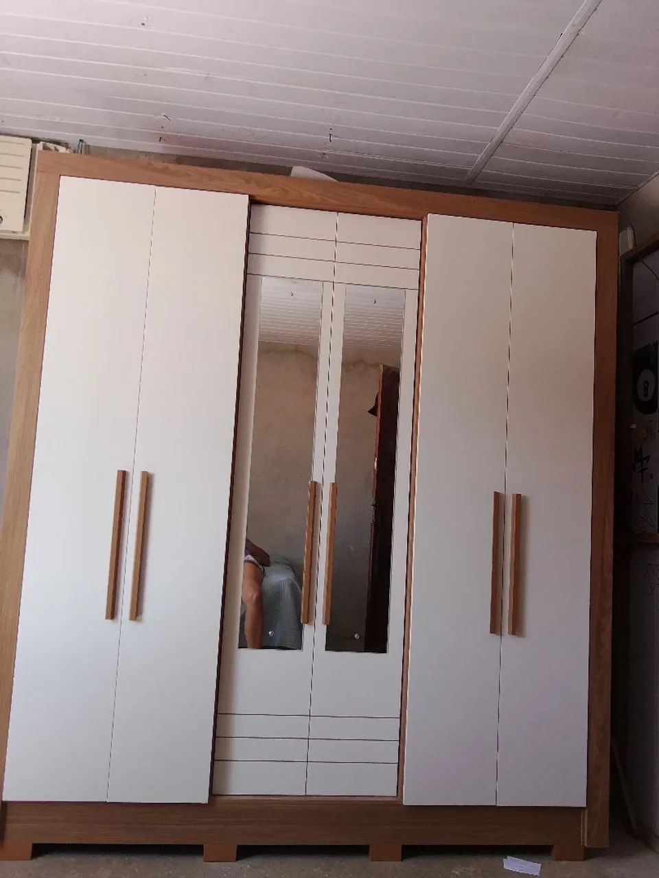 Guarda roupa semi novo