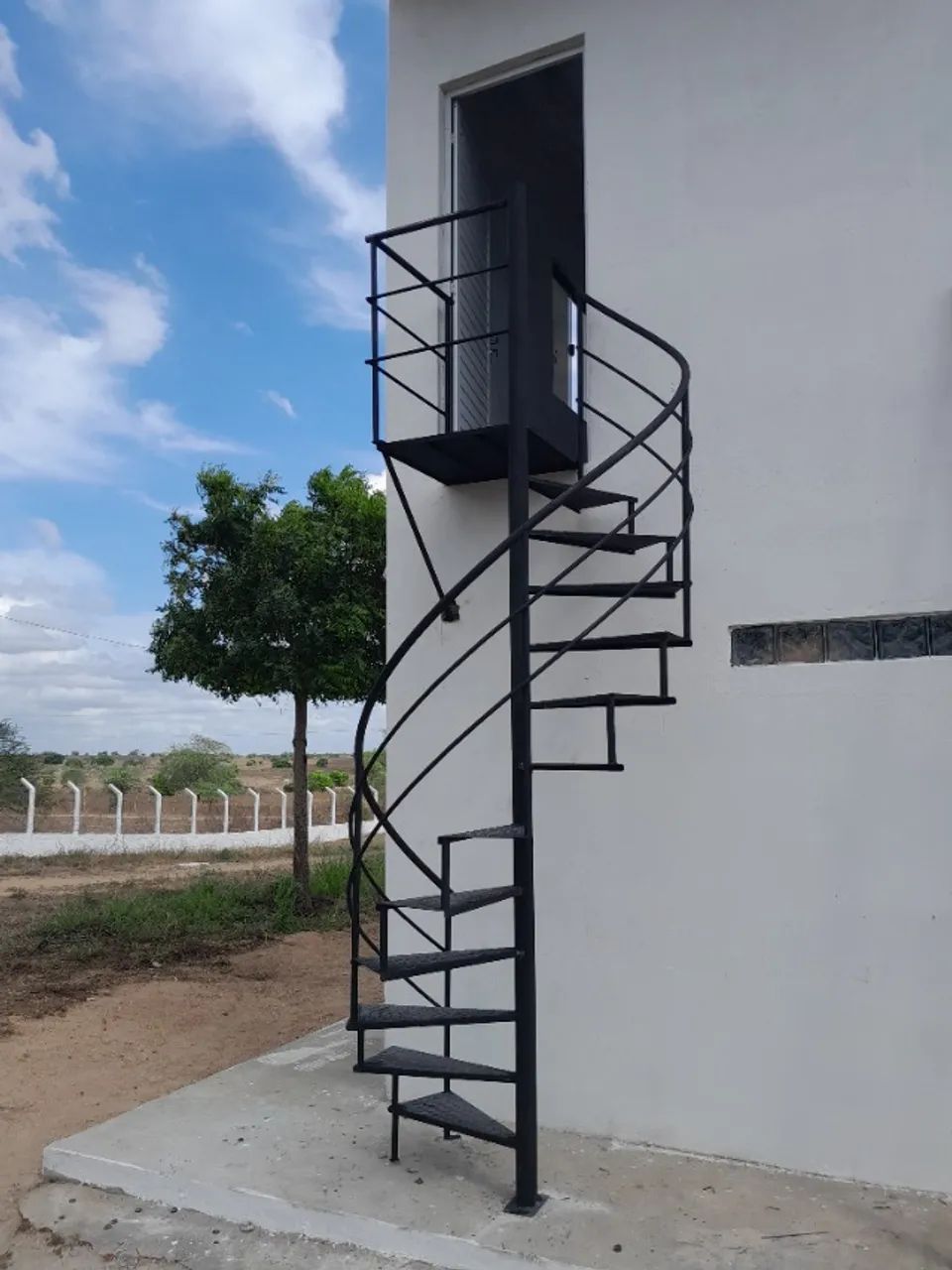 Escada caracol em ferro pronta entrega - Foto 2